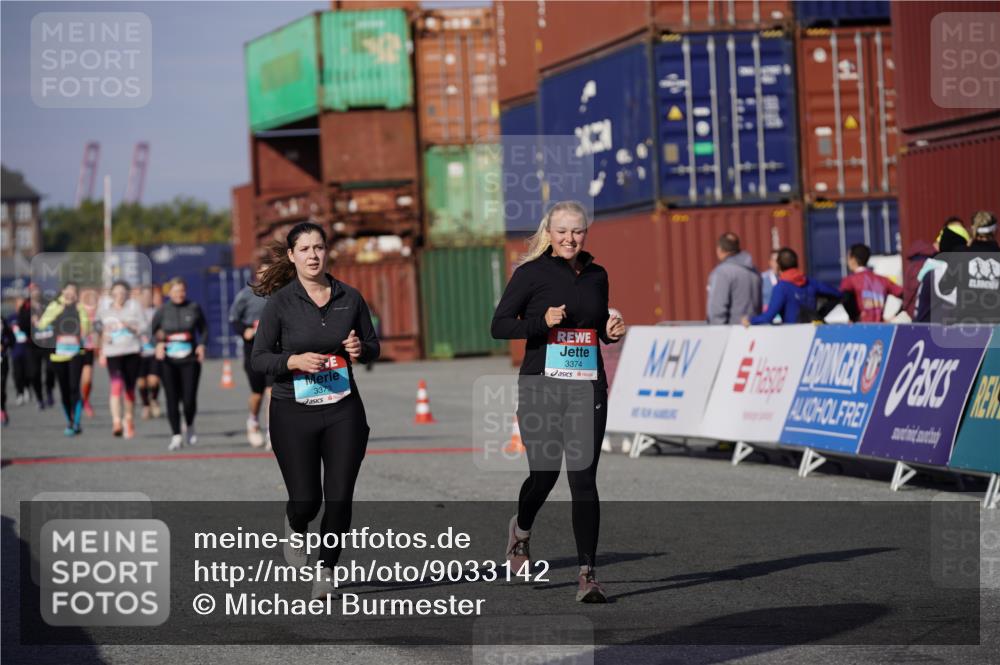 03.10.2025 - Köhlbrandbrückenlauf Michael Burmester http://msf.ph/oto/9033142 03.10.2025 10:41:10 Ziel 2723, 3373, 3374 meine-sportfotos.de