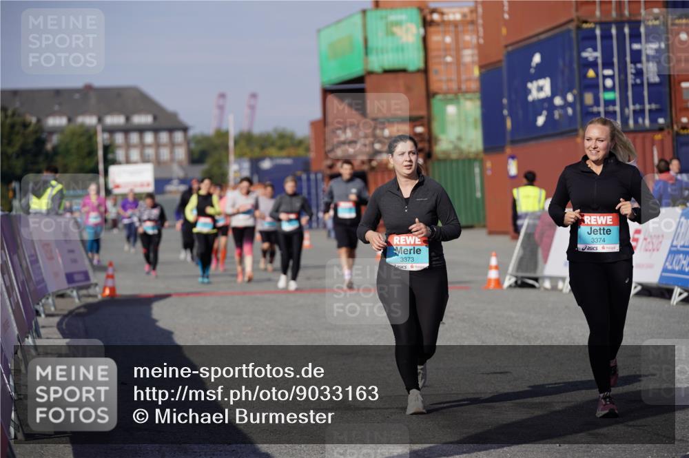 03.10.2025 - Köhlbrandbrückenlauf Michael Burmester http://msf.ph/oto/9033163 03.10.2025 10:41:11 Ziel 2723, 3373, 3374 meine-sportfotos.de