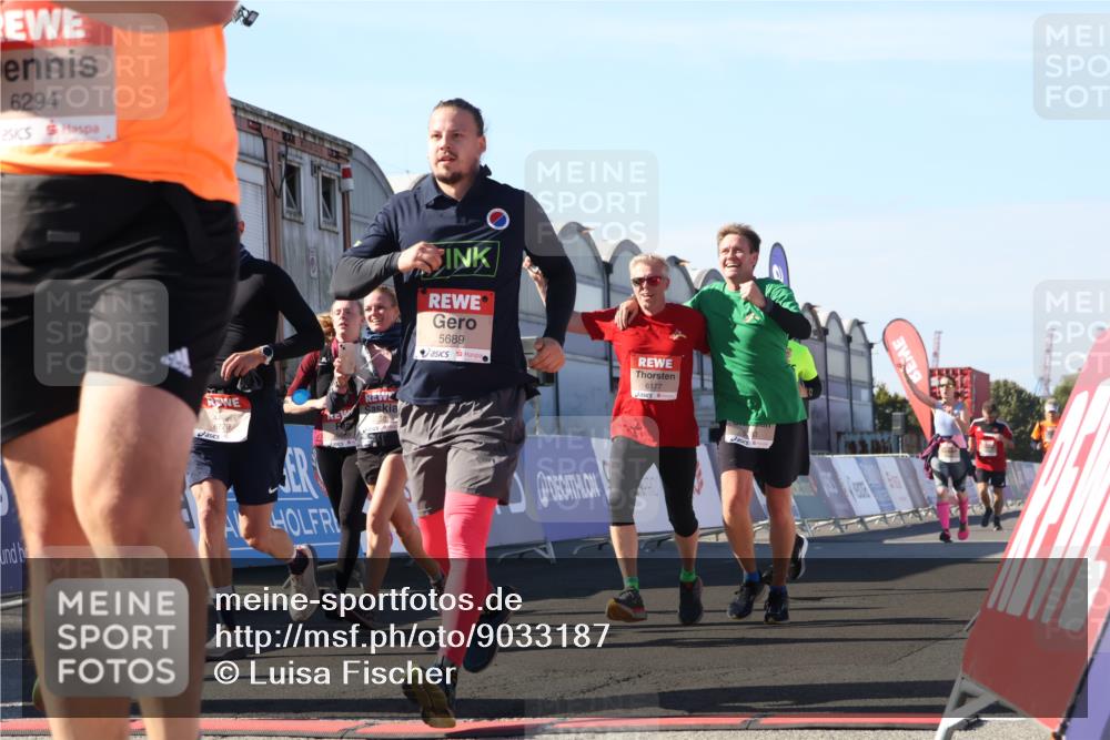 03.10.2025 - Köhlbrandbrückenlauf Luisa Fischer http://msf.ph/oto/9033187 03.10.2025 13:10:30 Ziel 4386, 4429, 4479, 4710, 4711, 4774, 5229, 5383, 5689, 5738, 5889, 6024, 6177, 6294, 6779, 6781, 6782 meine-sportfotos.de