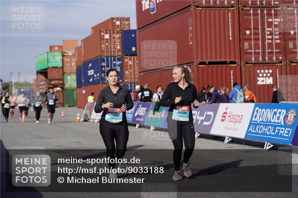 03.10.2025 - Köhlbrandbrückenlauf Michael Burmester http://msf.ph/oto/9033188 03.10.2025 10:41:14 Ziel 2182, 2548, 2723, 3373, 3374 meine-sportfotos.de