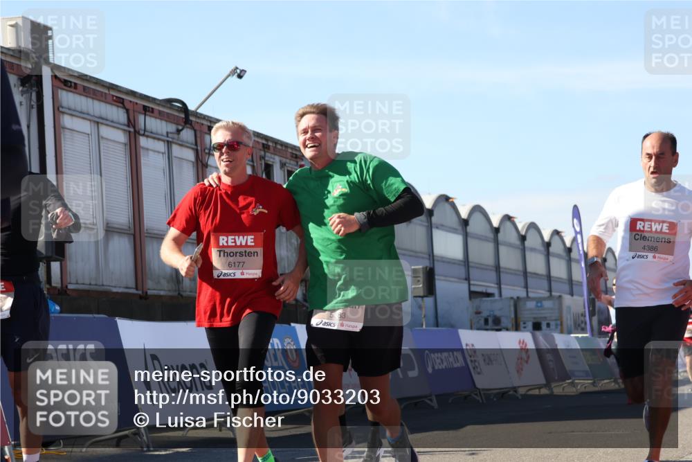 03.10.2025 - Köhlbrandbrückenlauf Luisa Fischer http://msf.ph/oto/9033203 03.10.2025 13:10:32 Ziel 4386, 4429, 4479, 4514, 4710, 4711, 4774, 5229, 5383, 5689, 5738, 5889, 6024, 6177, 6294, 6779, 6781, 6782 meine-sportfotos.de