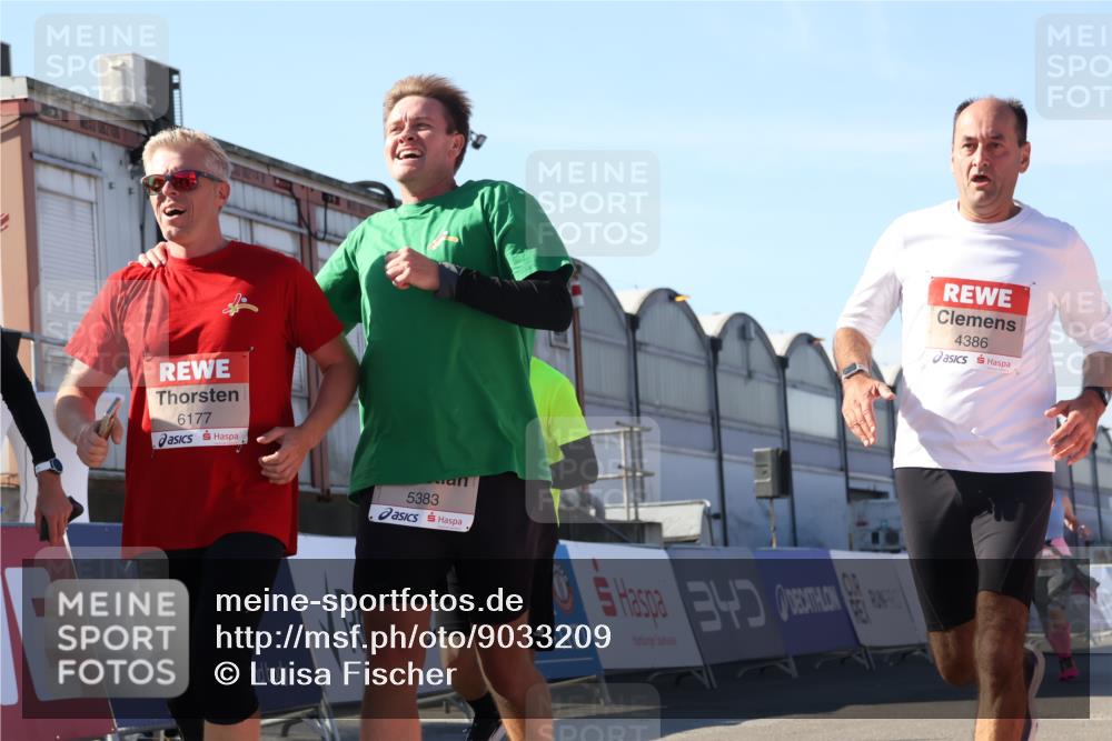 03.10.2025 - Köhlbrandbrückenlauf Luisa Fischer http://msf.ph/oto/9033209 03.10.2025 13:10:33 Ziel 4386, 4429, 4479, 4514, 4710, 4711, 4774, 5229, 5383, 5689, 5738, 5889, 6024, 6177, 6294, 6779, 6781, 6782 meine-sportfotos.de