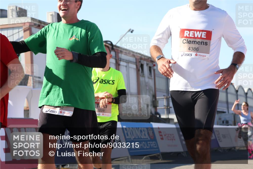 03.10.2025 - Köhlbrandbrückenlauf Luisa Fischer http://msf.ph/oto/9033215 03.10.2025 13:10:33 Ziel 4386, 4429, 4479, 4514, 4710, 4711, 4774, 5229, 5383, 5689, 5738, 5889, 6024, 6177, 6294, 6779, 6781, 6782 meine-sportfotos.de
