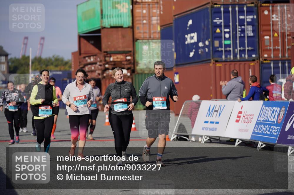 03.10.2025 - Köhlbrandbrückenlauf Michael Burmester http://msf.ph/oto/9033227 03.10.2025 10:41:18 Ziel 2182, 2199, 2547, 2548, 2555 meine-sportfotos.de