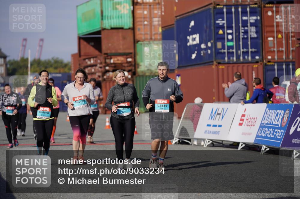 03.10.2025 - Köhlbrandbrückenlauf Michael Burmester http://msf.ph/oto/9033234 03.10.2025 10:41:18 Ziel 2182, 2199, 2547, 2548, 2555 meine-sportfotos.de