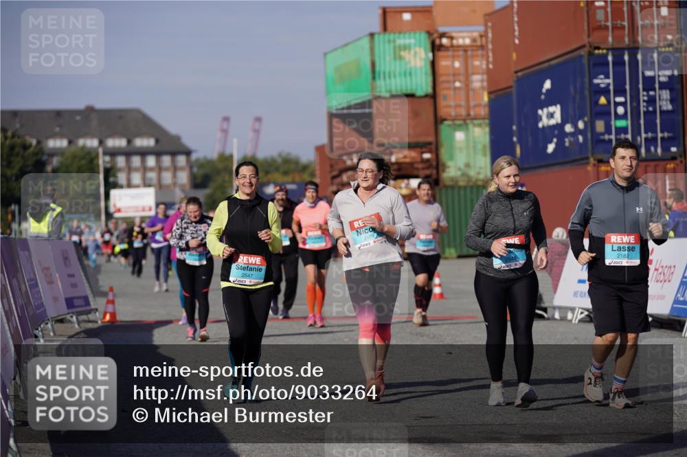 03.10.2025 - Köhlbrandbrückenlauf Michael Burmester http://msf.ph/oto/9033264 03.10.2025 10:41:21 Ziel 2182, 2199, 2547, 2548, 2555, 2612, 2613, 2666 meine-sportfotos.de