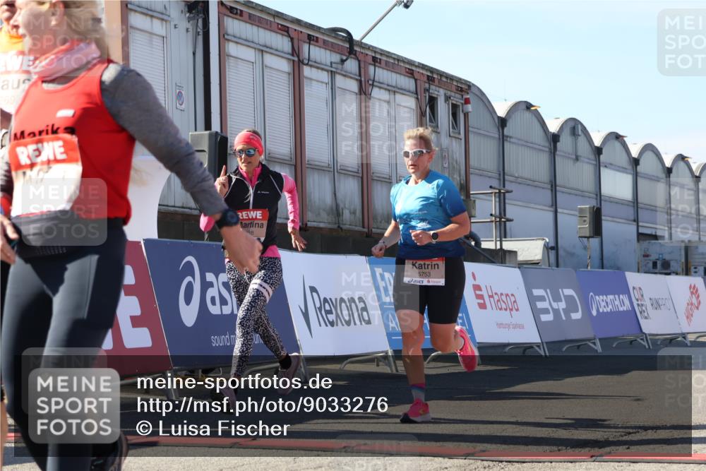 03.10.2025 - Köhlbrandbrückenlauf Luisa Fischer http://msf.ph/oto/9033276 03.10.2025 13:10:42 Ziel 4081, 4386, 4412, 4488, 4514, 5229, 5383, 5410, 5738, 5753, 5889, 6177, 6269, 6273, 6779 meine-sportfotos.de