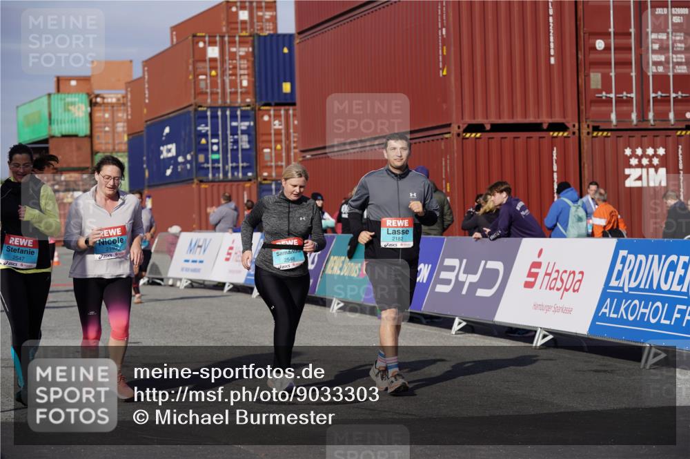 03.10.2025 - Köhlbrandbrückenlauf Michael Burmester http://msf.ph/oto/9033303 03.10.2025 10:41:23 Ziel 2182, 2199, 2307, 2547, 2548, 2555, 2612, 2613, 2666 meine-sportfotos.de