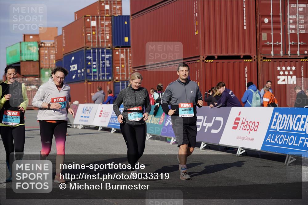 03.10.2025 - Köhlbrandbrückenlauf Michael Burmester http://msf.ph/oto/9033319 03.10.2025 10:41:23 Ziel 2182, 2199, 2307, 2547, 2548, 2555, 2612, 2613, 2666 meine-sportfotos.de
