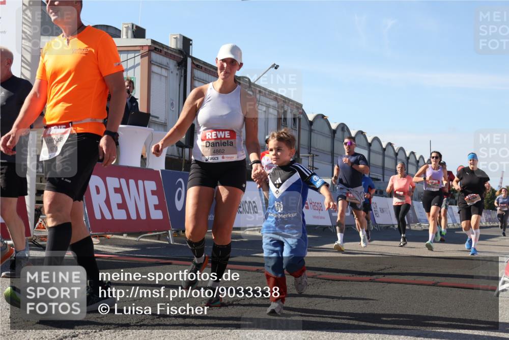 03.10.2025 - Köhlbrandbrückenlauf Luisa Fischer http://msf.ph/oto/9033338 03.10.2025 13:10:55 Ziel 4081, 4352, 4370, 4401, 4412, 4547, 4689, 4862, 4933, 4998, 5103, 5791, 5965, 6274, 6665, 6797 meine-sportfotos.de