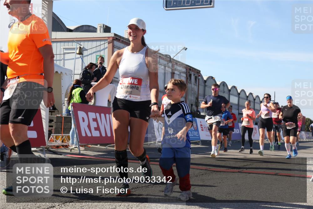03.10.2025 - Köhlbrandbrückenlauf Luisa Fischer http://msf.ph/oto/9033342 03.10.2025 13:10:55 Ziel 4081, 4352, 4370, 4401, 4412, 4547, 4689, 4862, 4933, 4998, 5103, 5791, 5965, 6274, 6665, 6797 meine-sportfotos.de