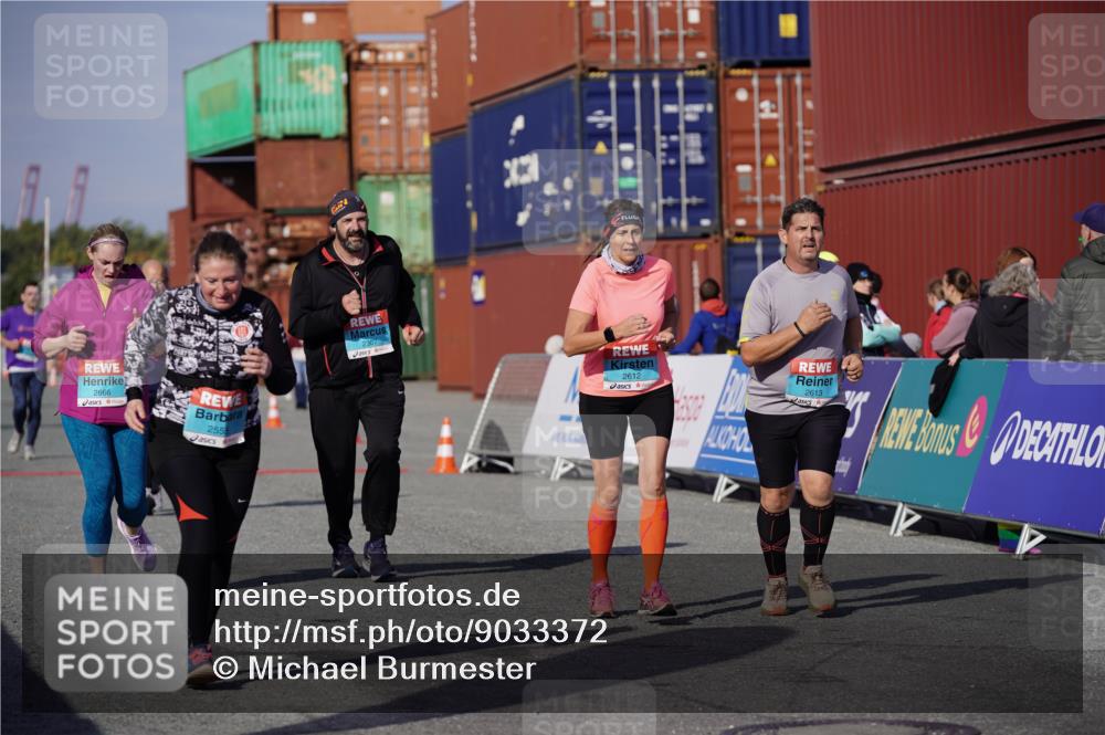 03.10.2025 - Köhlbrandbrückenlauf Michael Burmester http://msf.ph/oto/9033372 03.10.2025 10:41:28 Ziel 2307, 2555, 2612, 2613, 2666, 3517 meine-sportfotos.de