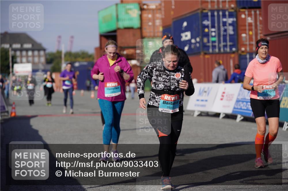 03.10.2025 - Köhlbrandbrückenlauf Michael Burmester http://msf.ph/oto/9033403 03.10.2025 10:41:29 Ziel 2307, 2555, 2612, 2613, 2666, 3517 meine-sportfotos.de