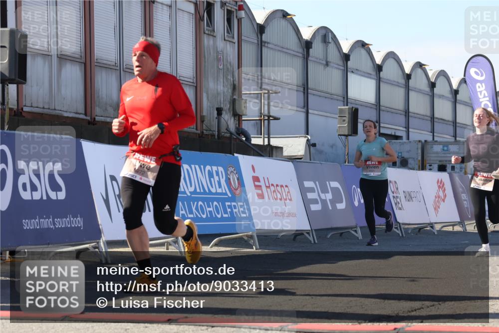 03.10.2025 - Köhlbrandbrückenlauf Luisa Fischer http://msf.ph/oto/9033413 03.10.2025 13:11:07 Ziel 4370, 4506, 4521, 4547, 4933, 4998, 5103, 5218, 5965, 6272, 6330, 6449, 6450, 6572, 6665, 6797 meine-sportfotos.de