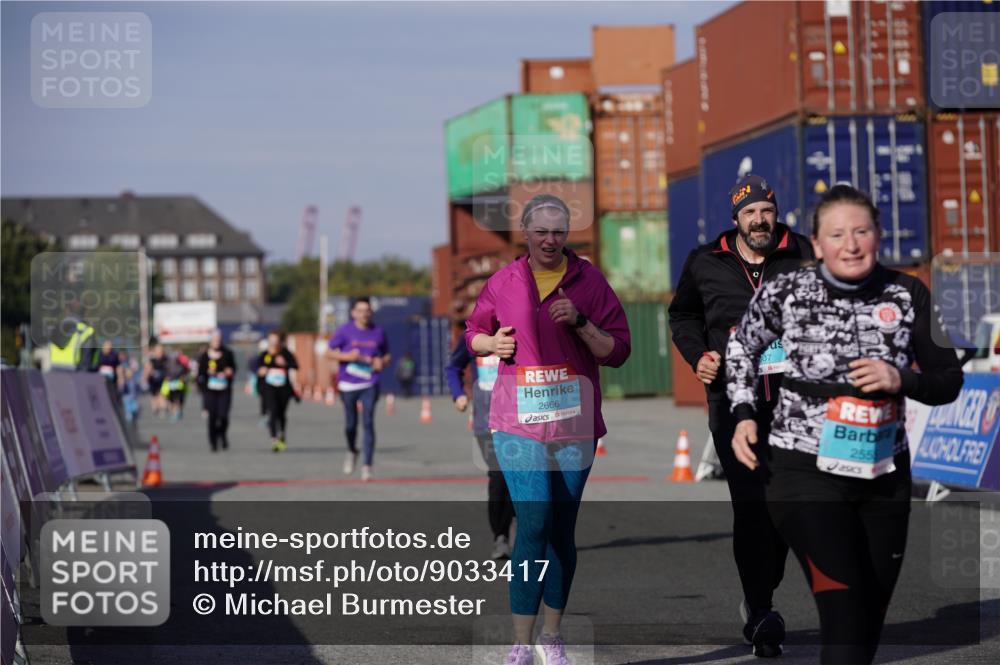 03.10.2025 - Köhlbrandbrückenlauf Michael Burmester http://msf.ph/oto/9033417 03.10.2025 10:41:30 Ziel 2307, 2555, 2612, 2613, 2666, 3517 meine-sportfotos.de