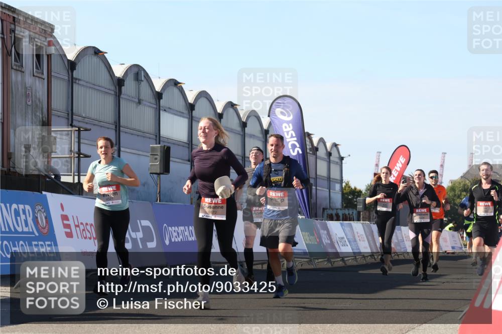 03.10.2025 - Köhlbrandbrückenlauf Luisa Fischer http://msf.ph/oto/9033425 03.10.2025 13:11:09 Ziel 4135, 4370, 4506, 4521, 5218, 5258, 6272, 6330, 6449, 6450, 6572, 6727, 6751, 6797 meine-sportfotos.de