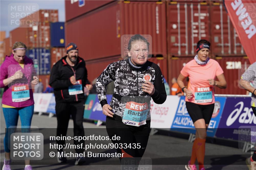03.10.2025 - Köhlbrandbrückenlauf Michael Burmester http://msf.ph/oto/9033435 03.10.2025 10:41:32 Ziel 2307, 2612, 2613, 2666, 2988, 3517 meine-sportfotos.de