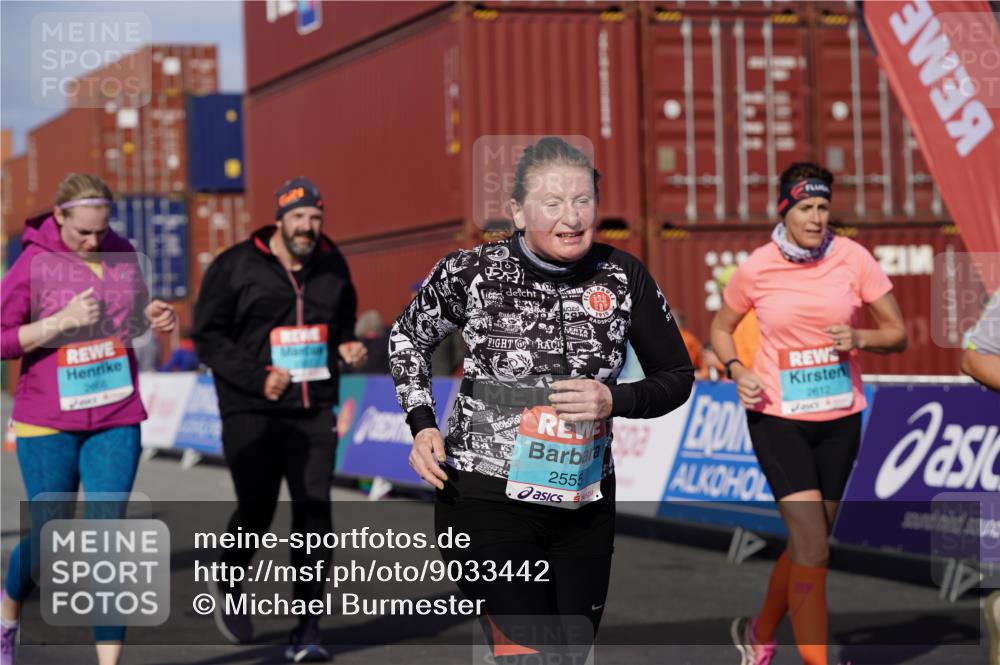 03.10.2025 - Köhlbrandbrückenlauf Michael Burmester http://msf.ph/oto/9033442 03.10.2025 10:41:32 Ziel 2307, 2612, 2613, 2666, 2988, 3517 meine-sportfotos.de
