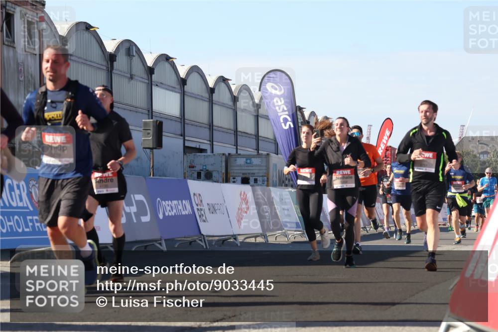 03.10.2025 - Köhlbrandbrückenlauf Luisa Fischer http://msf.ph/oto/9033445 03.10.2025 13:11:11 Ziel 4135, 4506, 4521, 5218, 5258, 5522, 6272, 6330, 6449, 6450, 6572, 6727, 6751 meine-sportfotos.de