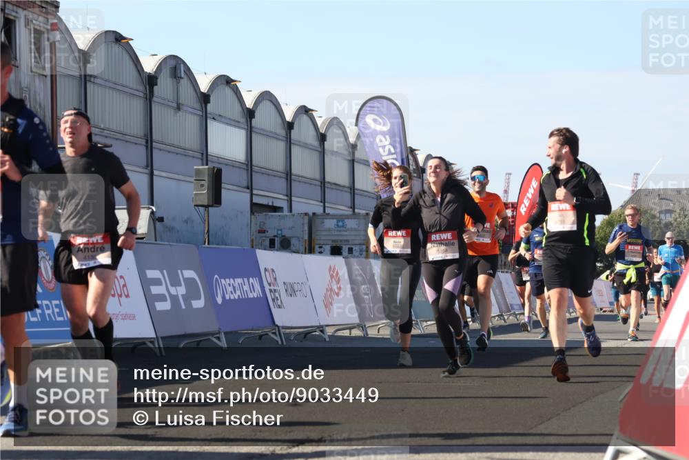 03.10.2025 - Köhlbrandbrückenlauf Luisa Fischer http://msf.ph/oto/9033449 03.10.2025 13:11:11 Ziel 4135, 4506, 4521, 5218, 5258, 5522, 6272, 6330, 6449, 6450, 6572, 6727, 6751 meine-sportfotos.de