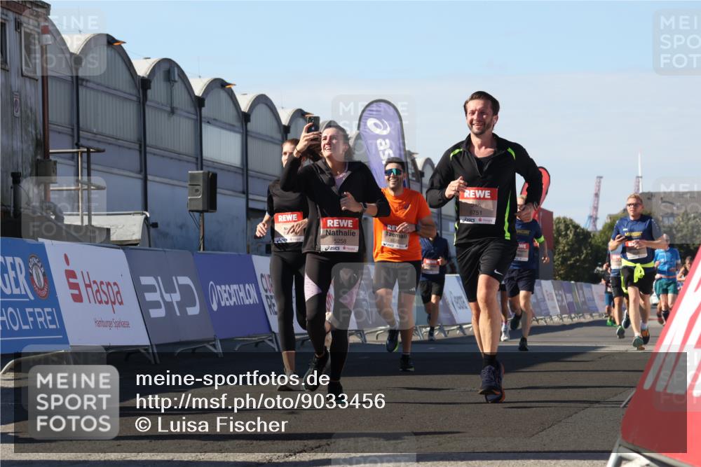 03.10.2025 - Köhlbrandbrückenlauf Luisa Fischer http://msf.ph/oto/9033456 03.10.2025 13:11:12 Ziel 4135, 4506, 4521, 5218, 5258, 5522, 6272, 6330, 6449, 6450, 6572, 6727, 6751 meine-sportfotos.de