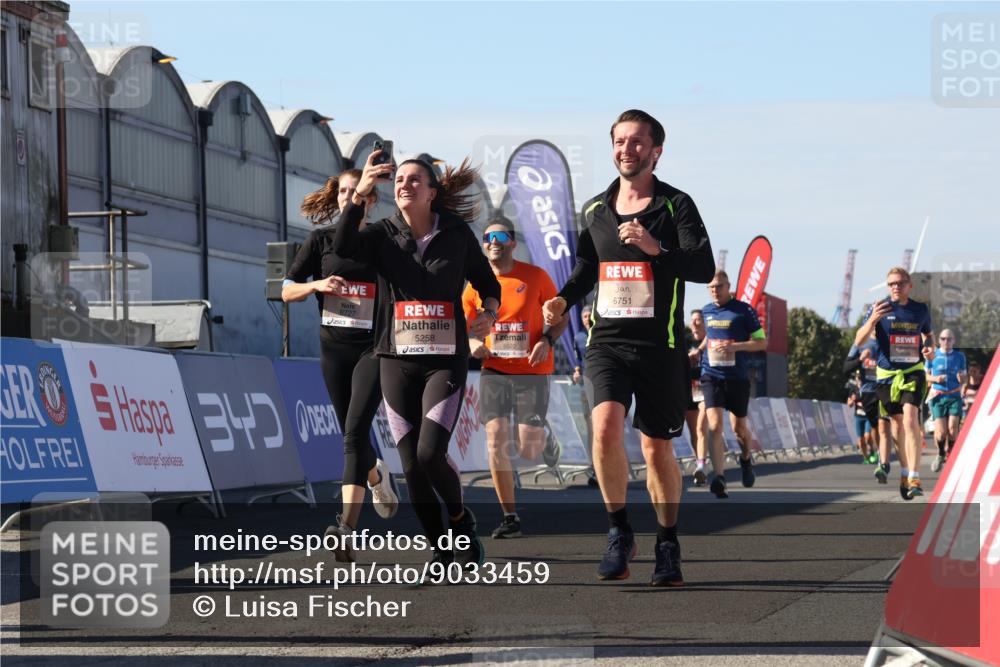 03.10.2025 - Köhlbrandbrückenlauf Luisa Fischer http://msf.ph/oto/9033459 03.10.2025 13:11:12 Ziel 4135, 4506, 4521, 5218, 5258, 5522, 6272, 6330, 6449, 6450, 6572, 6727, 6751 meine-sportfotos.de