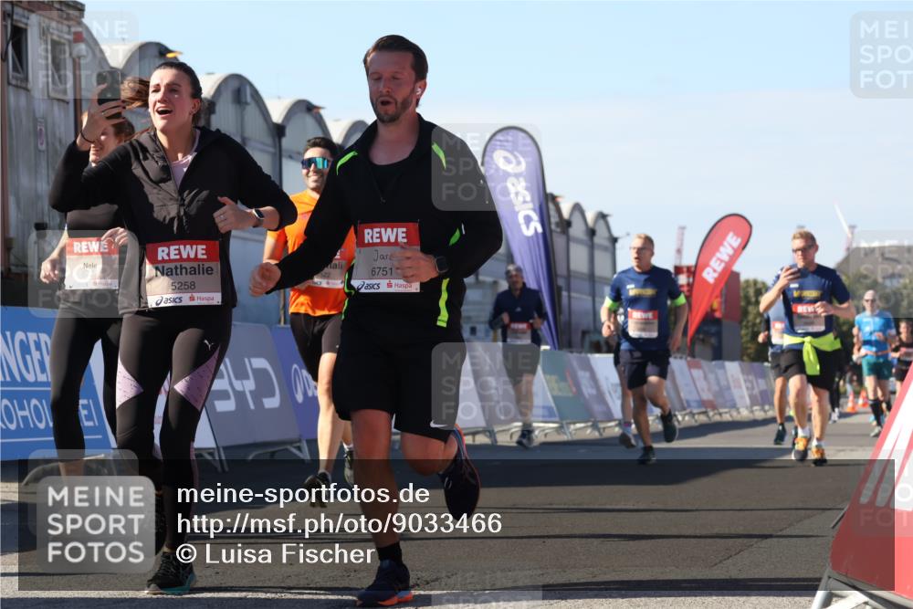 03.10.2025 - Köhlbrandbrückenlauf Luisa Fischer http://msf.ph/oto/9033466 03.10.2025 13:11:13 Ziel 4135, 4521, 5218, 5258, 5522, 6272, 6572, 6685, 6686, 6727, 6751 meine-sportfotos.de
