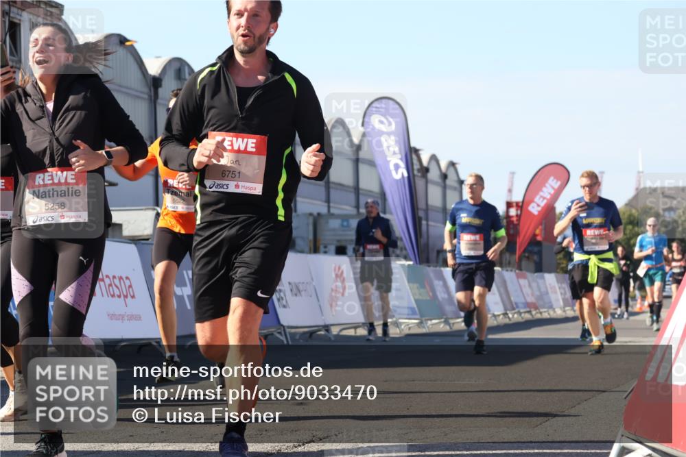 03.10.2025 - Köhlbrandbrückenlauf Luisa Fischer http://msf.ph/oto/9033470 03.10.2025 13:11:14 Ziel 4135, 4521, 5218, 5258, 5522, 5754, 6272, 6572, 6685, 6686, 6727, 6751 meine-sportfotos.de