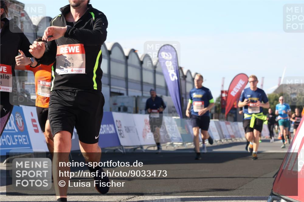 03.10.2025 - Köhlbrandbrückenlauf Luisa Fischer http://msf.ph/oto/9033473 03.10.2025 13:11:14 Ziel 4135, 4521, 5218, 5258, 5522, 5754, 6272, 6572, 6685, 6686, 6727, 6751 meine-sportfotos.de