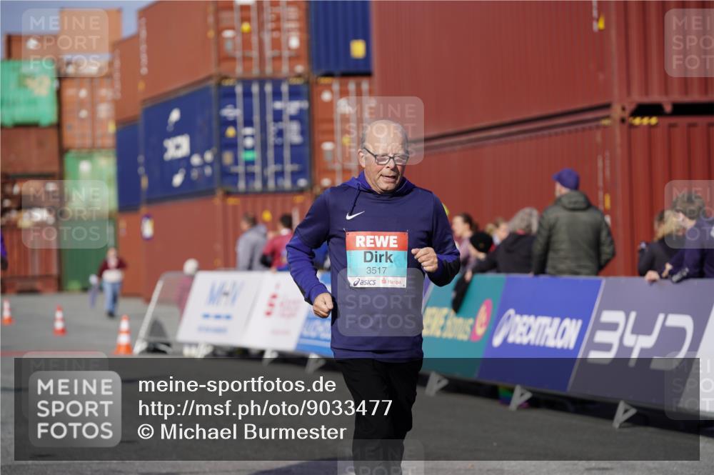 03.10.2025 - Köhlbrandbrückenlauf Michael Burmester http://msf.ph/oto/9033477 03.10.2025 10:41:36 Ziel 2988, 3517 meine-sportfotos.de
