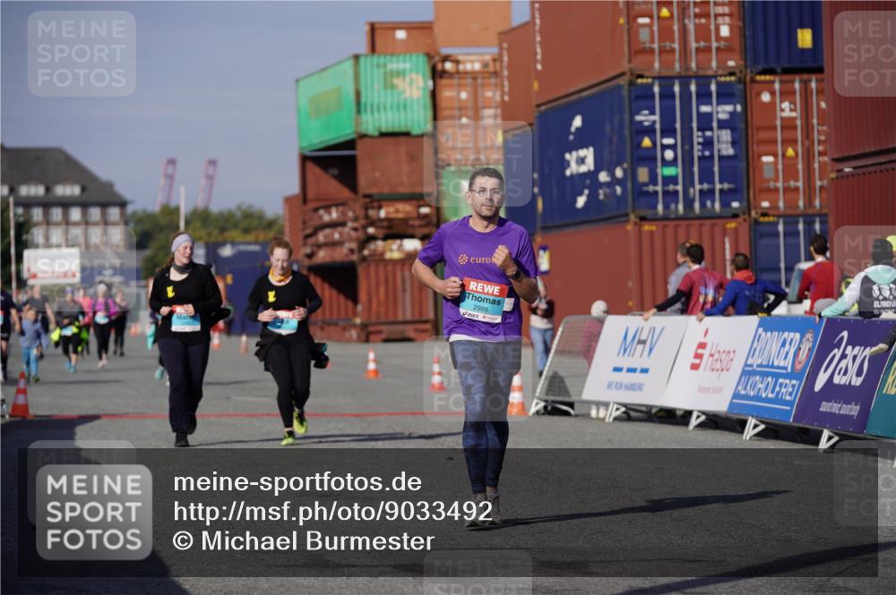 03.10.2025 - Köhlbrandbrückenlauf Michael Burmester http://msf.ph/oto/9033492 03.10.2025 10:41:39 Ziel 2887, 2888, 2988 meine-sportfotos.de
