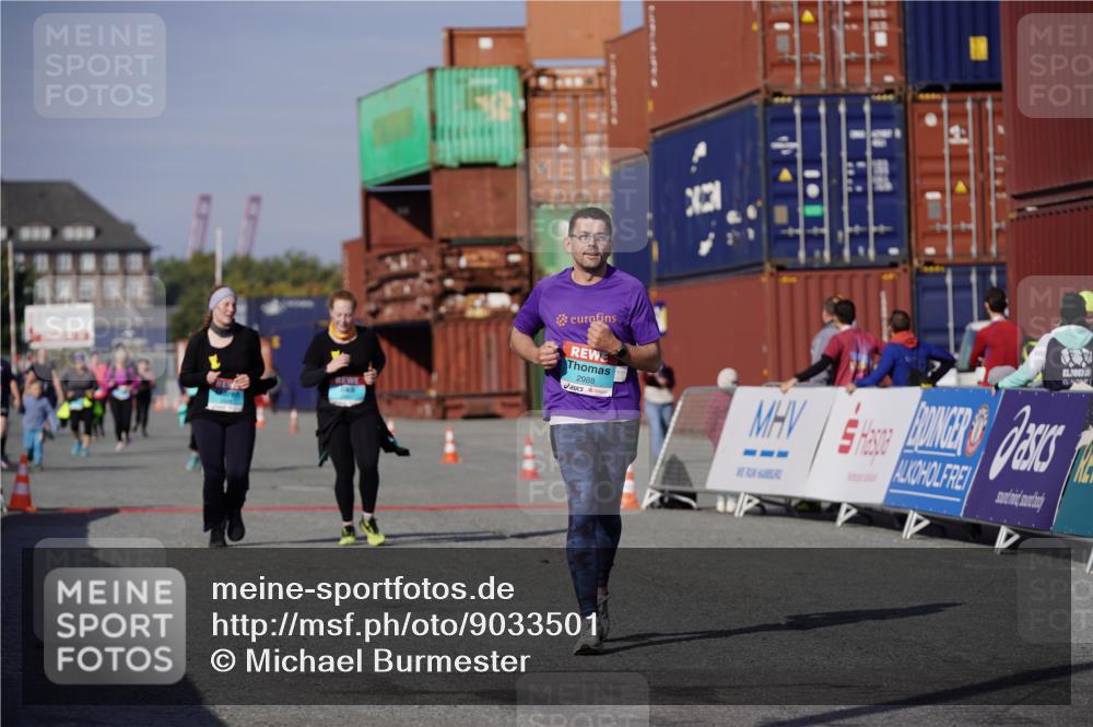 03.10.2025 - Köhlbrandbrückenlauf Michael Burmester http://msf.ph/oto/9033501 03.10.2025 10:41:39 Ziel 2887, 2888, 2988 meine-sportfotos.de