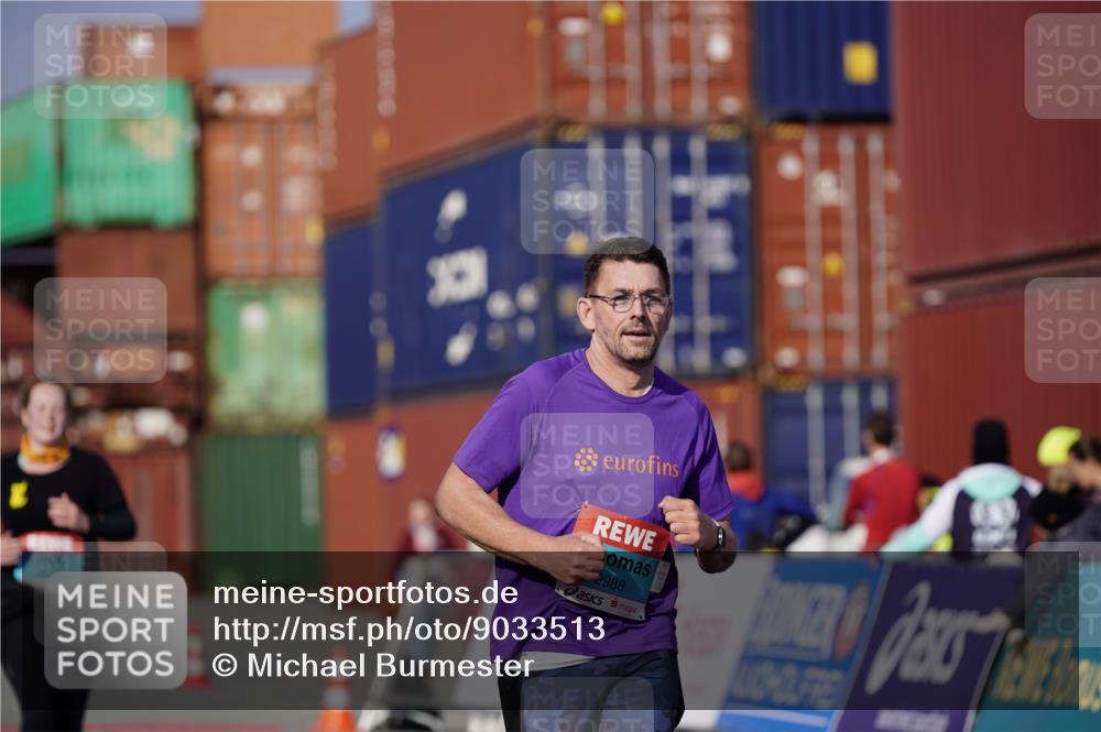 03.10.2025 - Köhlbrandbrückenlauf Michael Burmester http://msf.ph/oto/9033513 03.10.2025 10:41:41 Ziel 2887, 2888, 2988 meine-sportfotos.de