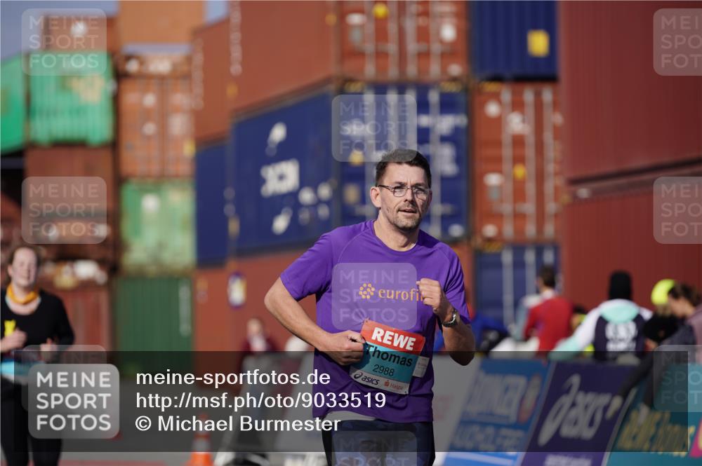 03.10.2025 - Köhlbrandbrückenlauf Michael Burmester http://msf.ph/oto/9033519 03.10.2025 10:41:41 Ziel 2887, 2888, 2988 meine-sportfotos.de