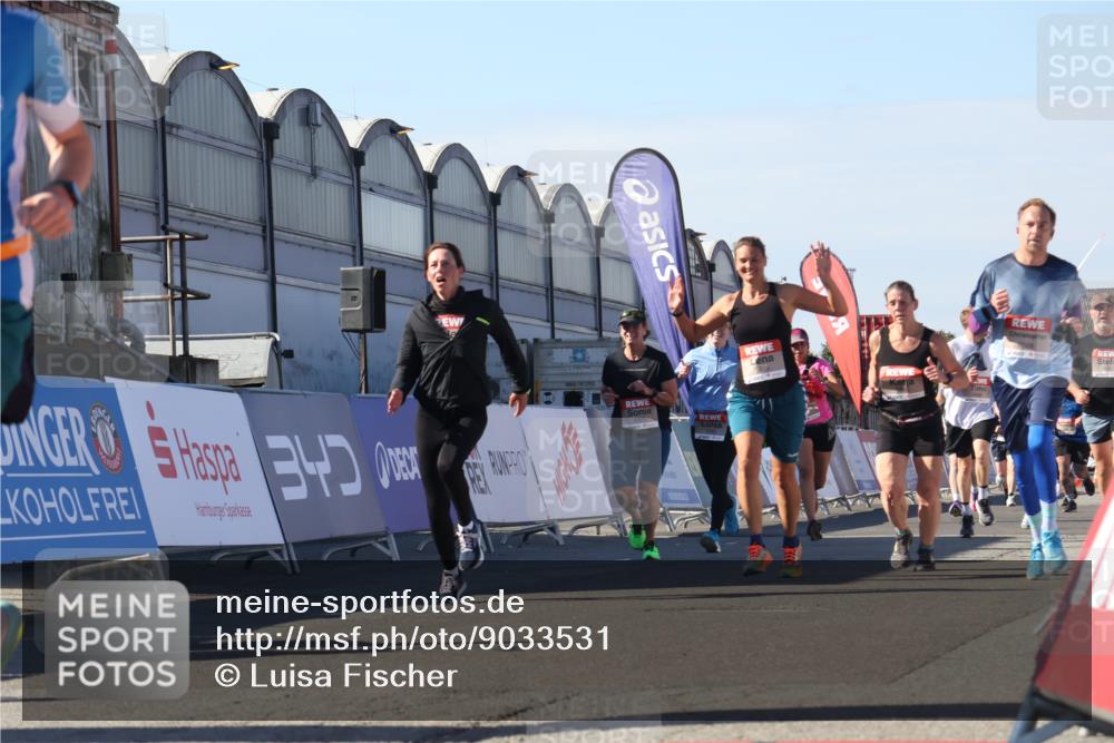 03.10.2025 - Köhlbrandbrückenlauf Luisa Fischer http://msf.ph/oto/9033531 03.10.2025 13:11:23 Ziel 4135, 4293, 4315, 4325, 4521, 4597, 4999, 5145, 5258, 5522, 5754, 5939, 6028, 6080, 6680, 6685, 6686, 6726, 6727, 6751 meine-sportfotos.de