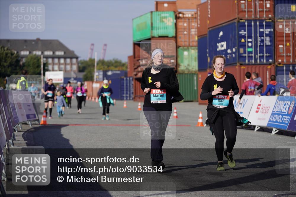 03.10.2025 - Köhlbrandbrückenlauf Michael Burmester http://msf.ph/oto/9033534 03.10.2025 10:41:43 Ziel 2887, 2888, 2988 meine-sportfotos.de