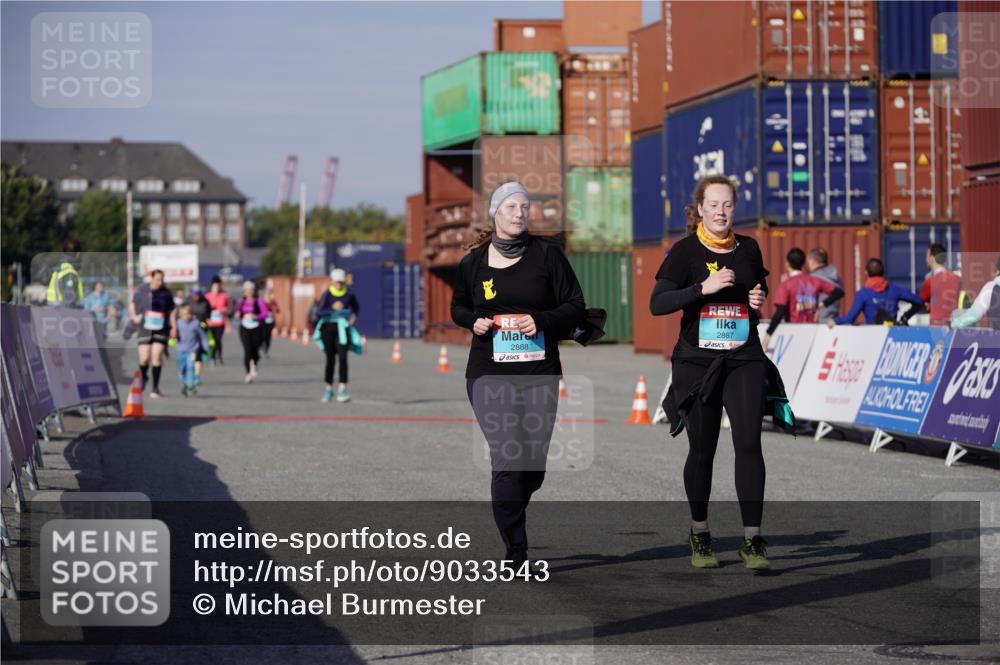 03.10.2025 - Köhlbrandbrückenlauf Michael Burmester http://msf.ph/oto/9033543 03.10.2025 10:41:43 Ziel 2887, 2888, 2988 meine-sportfotos.de