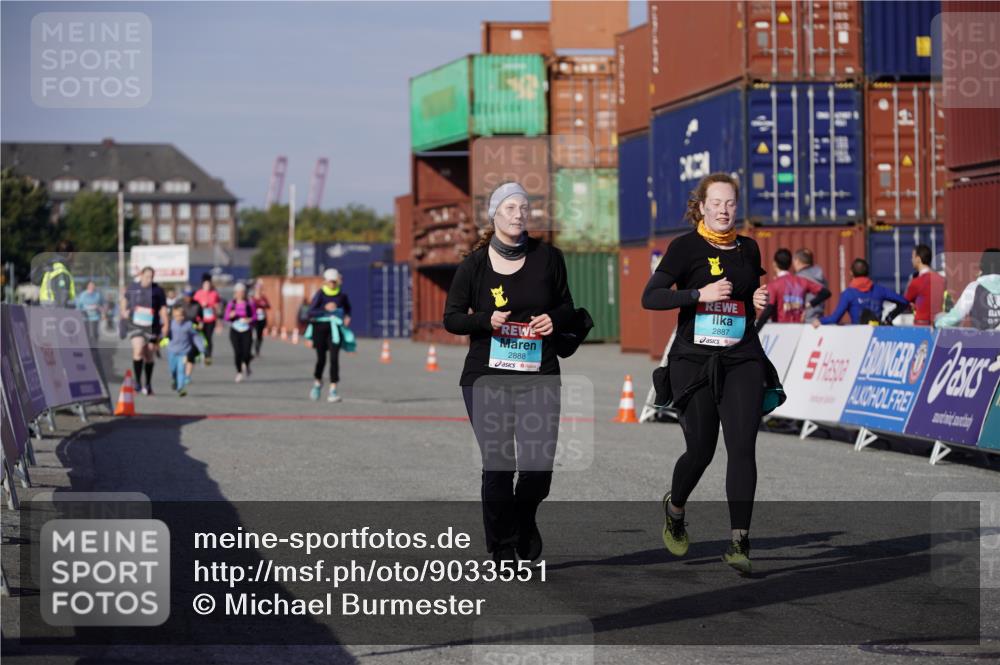 03.10.2025 - Köhlbrandbrückenlauf Michael Burmester http://msf.ph/oto/9033551 03.10.2025 10:41:43 Ziel 2887, 2888, 2988 meine-sportfotos.de