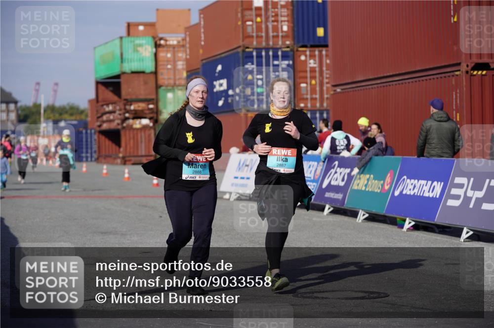 03.10.2025 - Köhlbrandbrückenlauf Michael Burmester http://msf.ph/oto/9033558 03.10.2025 10:41:44 Ziel 2887, 2888, 2988 meine-sportfotos.de