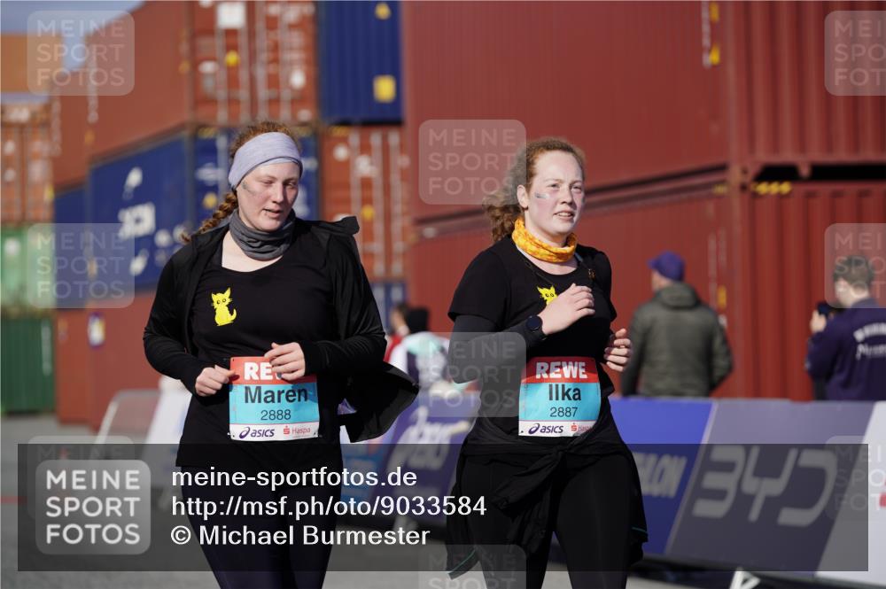 03.10.2025 - Köhlbrandbrückenlauf Michael Burmester http://msf.ph/oto/9033584 03.10.2025 10:41:46 Ziel 2887, 2888 meine-sportfotos.de
