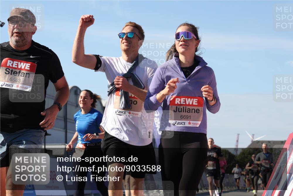 03.10.2025 - Köhlbrandbrückenlauf Luisa Fischer http://msf.ph/oto/9033588 03.10.2025 13:11:30 Ziel 4158, 4293, 4315, 4325, 4427, 4501, 4597, 4617, 4799, 4999, 5145, 5754, 5794, 5939, 6028, 6080, 6563, 6680, 6690, 6691, 6726 meine-sportfotos.de