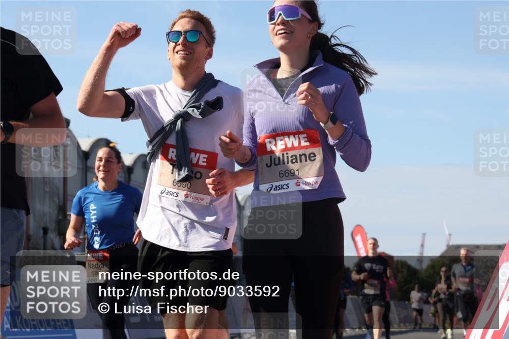 03.10.2025 - Köhlbrandbrückenlauf Luisa Fischer http://msf.ph/oto/9033592 03.10.2025 13:11:30 Ziel 4158, 4293, 4315, 4325, 4427, 4501, 4597, 4617, 4799, 4999, 5145, 5754, 5794, 5939, 6028, 6080, 6563, 6680, 6690, 6691, 6726 meine-sportfotos.de