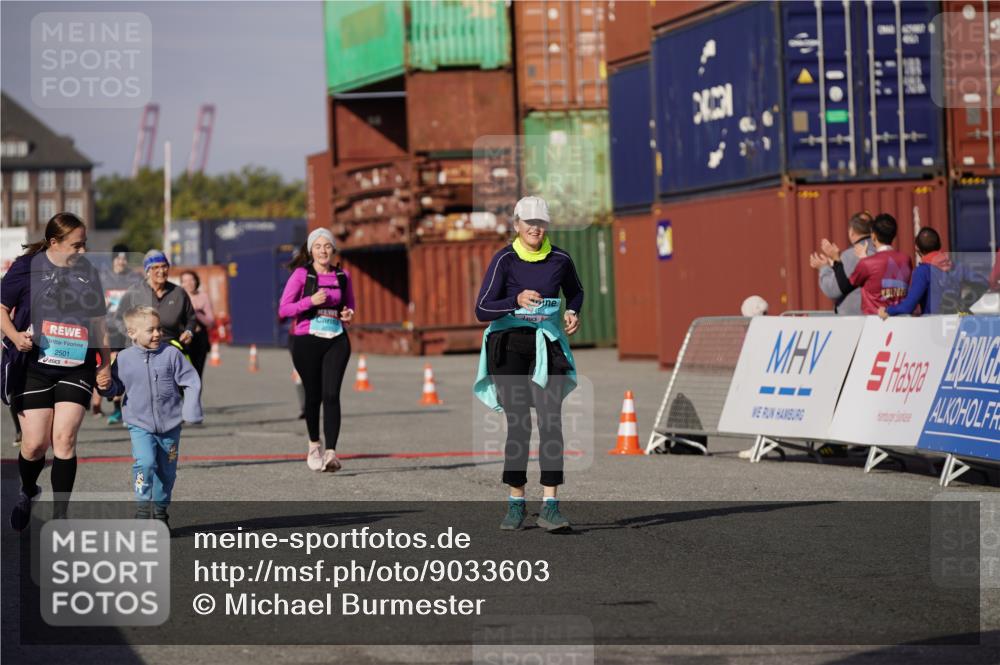 03.10.2025 - Köhlbrandbrückenlauf Michael Burmester http://msf.ph/oto/9033603 03.10.2025 10:41:53 Ziel 2488, 2501, 2531, 2603 meine-sportfotos.de