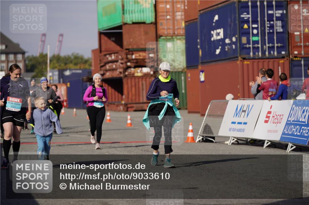 03.10.2025 - Köhlbrandbrückenlauf Michael Burmester http://msf.ph/oto/9033610 03.10.2025 10:41:53 Ziel 2488, 2501, 2531, 2603 meine-sportfotos.de