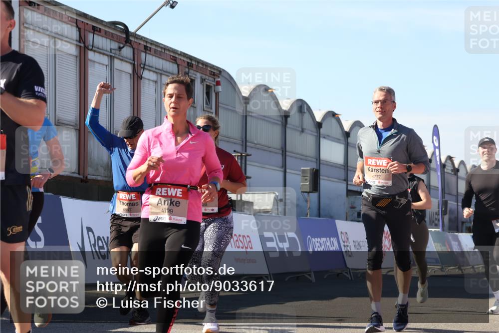 03.10.2025 - Köhlbrandbrückenlauf Luisa Fischer http://msf.ph/oto/9033617 03.10.2025 13:11:36 Ziel 4158, 4315, 4325, 4427, 4501, 4538, 4568, 4617, 4736, 4777, 4782, 4799, 4845, 4999, 5145, 5794, 5937, 5939, 6028, 6217, 6218, 6517, 6563, 6680, 6689, 6690, 6691 meine-sportfotos.de