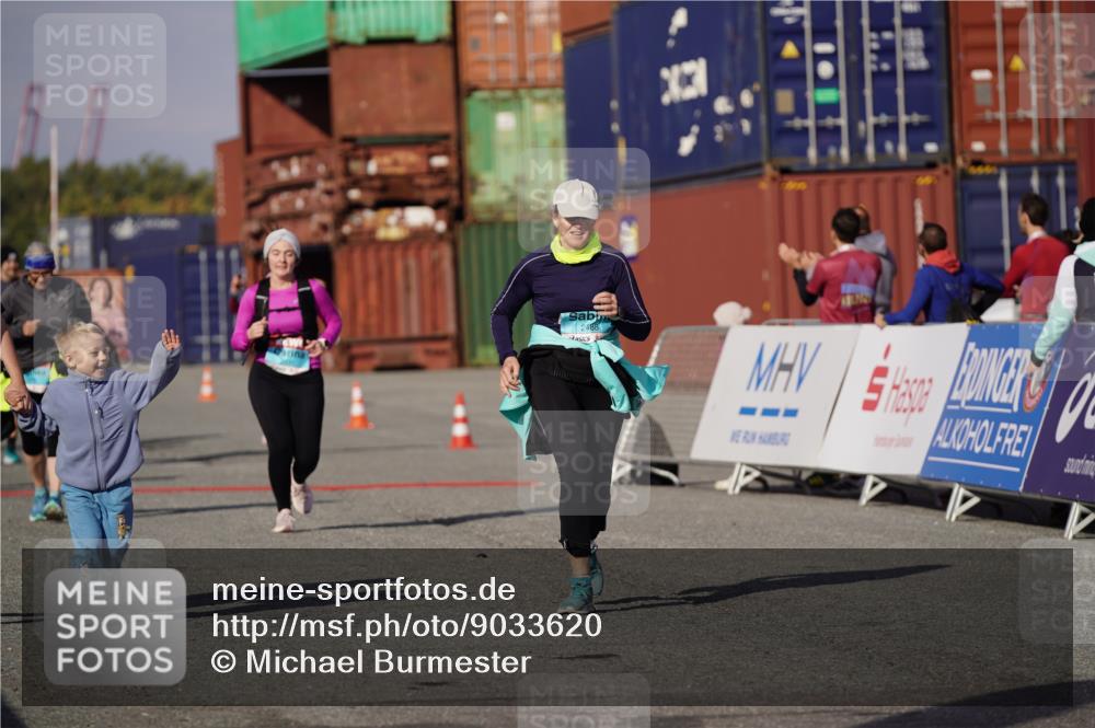 03.10.2025 - Köhlbrandbrückenlauf Michael Burmester http://msf.ph/oto/9033620 03.10.2025 10:41:55 Ziel 2488, 2501, 2531, 2603 meine-sportfotos.de