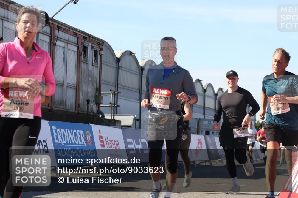 03.10.2025 - Köhlbrandbrückenlauf Luisa Fischer http://msf.ph/oto/9033623 03.10.2025 13:11:36 Ziel 4158, 4315, 4325, 4427, 4501, 4538, 4568, 4617, 4736, 4777, 4782, 4799, 4845, 4999, 5145, 5794, 5937, 5939, 6028, 6217, 6218, 6517, 6563, 6680, 6689, 6690, 6691 meine-sportfotos.de