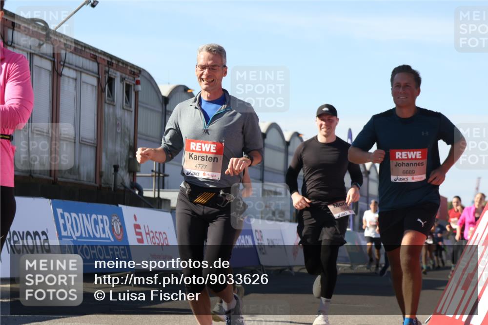 03.10.2025 - Köhlbrandbrückenlauf Luisa Fischer http://msf.ph/oto/9033626 03.10.2025 13:11:37 Ziel 4158, 4315, 4325, 4427, 4501, 4538, 4568, 4617, 4736, 4777, 4782, 4799, 4845, 4999, 5145, 5794, 5866, 5869, 5937, 6028, 6217, 6218, 6517, 6563, 6680, 6689, 6690, 6691 meine-sportfotos.de