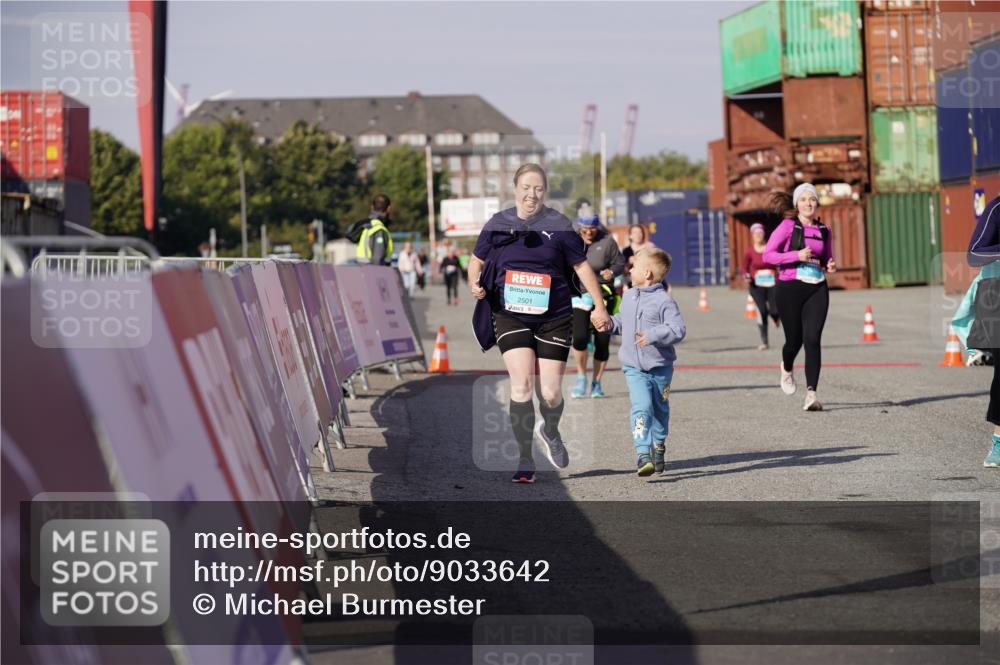 03.10.2025 - Köhlbrandbrückenlauf Michael Burmester http://msf.ph/oto/9033642 03.10.2025 10:41:56 Ziel 2429, 2488, 2501, 2531, 2603 meine-sportfotos.de