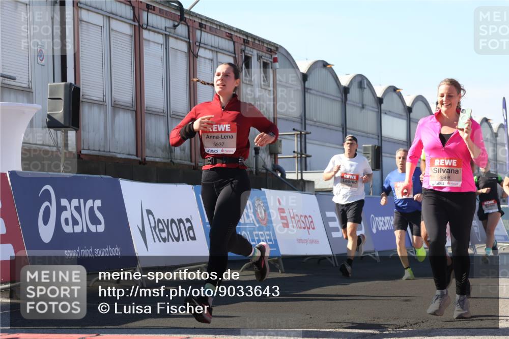 03.10.2025 - Köhlbrandbrückenlauf Luisa Fischer http://msf.ph/oto/9033643 03.10.2025 13:11:41 Ziel 4158, 4178, 4353, 4354, 4427, 4501, 4538, 4568, 4617, 4736, 4777, 4782, 4799, 4845, 5794, 5866, 5869, 5937, 6217, 6218, 6517, 6622, 6689 meine-sportfotos.de